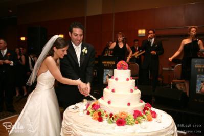 Buffet Dinner A Custom Designed Wedding Cake Wine Service with Dinner Complimentary Suite for the night of your Wedding With