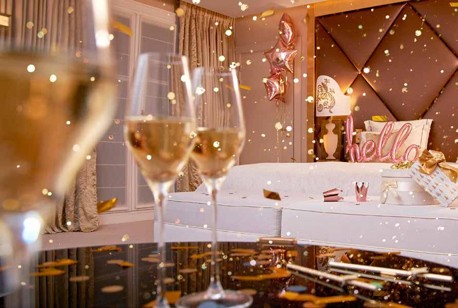 Included: breakfast in your room or in Le Joy restaurant, Christmas Eve or New Year s Eve dinner at Fouquet s (a glass of Champagne for Christmas dinner, and unlimited Champagne for New Year s Eve