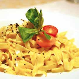 Spaghetti Aglio, olio, pepperoncino (1) Spaghetti with olive oil, garlic, chilli