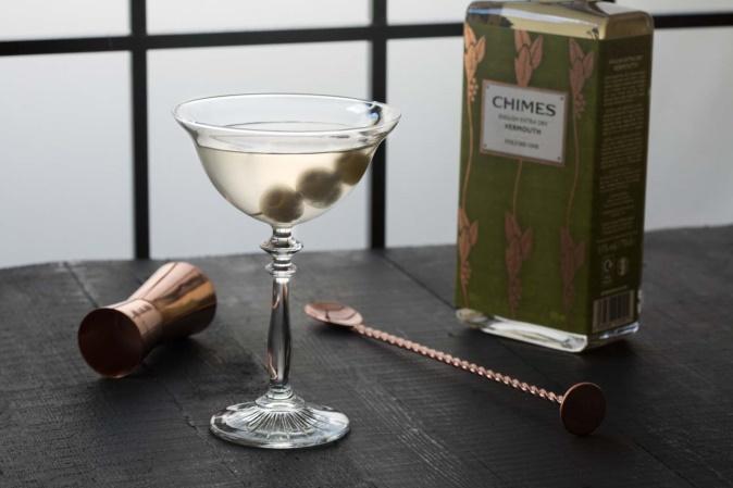 3 Chimes English Extra Dry Vermouth: serves and cocktails The Perfect Serve: Just Chilled
