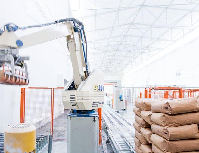 Palletising robots boost efficiency in this case, at our Opalenica plant. Product safety: loading of foods is subject to strict requirements.