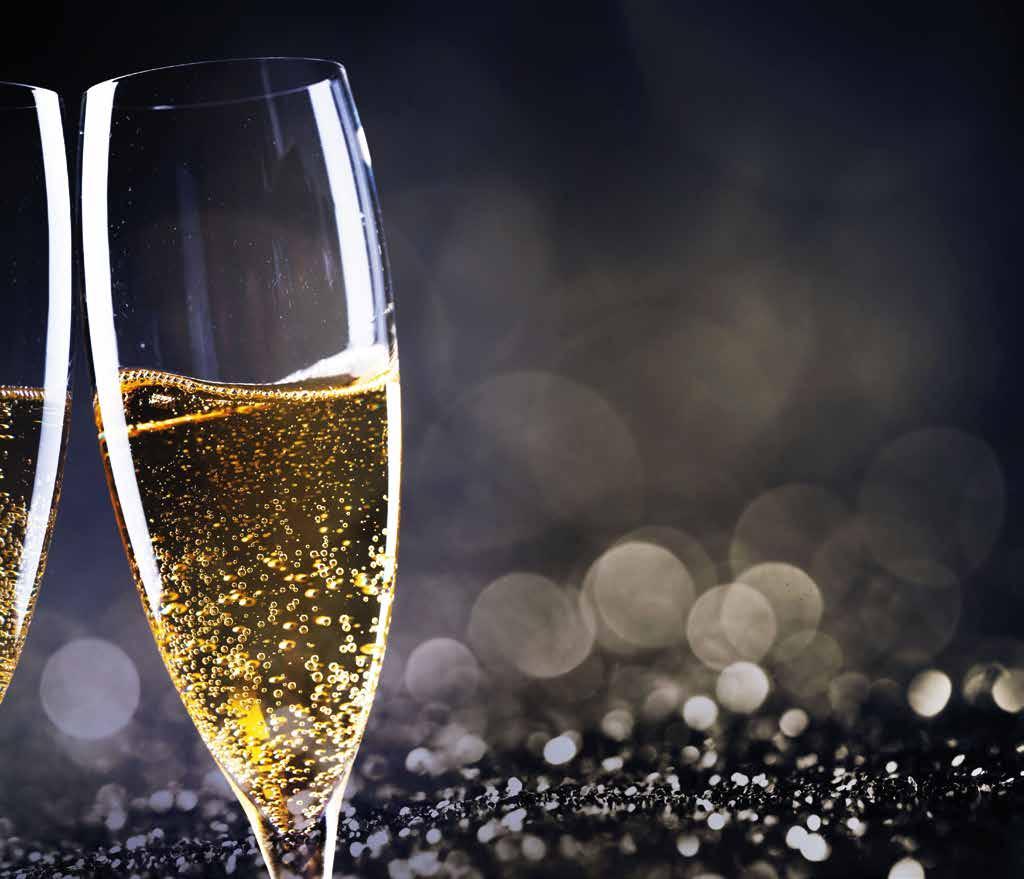 New Year s Eve Say goodbye to 2017 and welcome in 2018 in style at our New Year s Eve Gala Ball. Arrival from 7.00pm with Canapés and Bucks Fizz to start the evening.