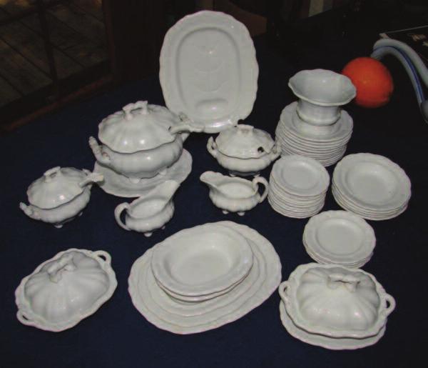 Early English ceramic versions were included in cream ware and pearl ware dinner services.