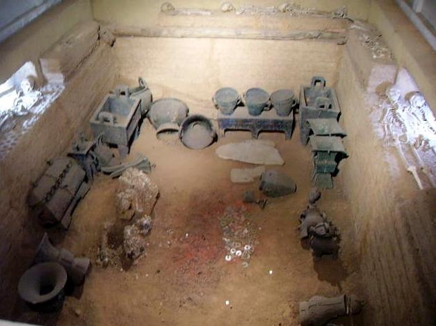 Shang tombs were very similar to those found in the Egyptian pyramids in that they buried servants with them.