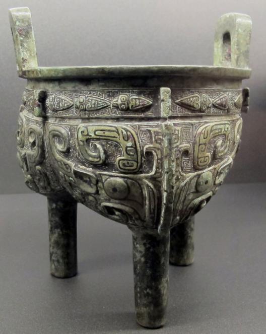 A Shang dynasty bronze vessel, often ceremonial objects, used to make offerings to ancestors. Image courtesy Wikipedia.