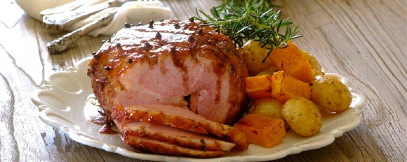 Glazed red wine and cinnamon gammon Monday 24th December 03:10:00 00:25:00 This aromatic cinnamon and red wine infused gammon is delicious served hot or cold, if you buy a pre-boiled gammon it will