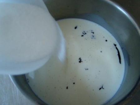 Bavarian cream Soak the gelatine in cold water.