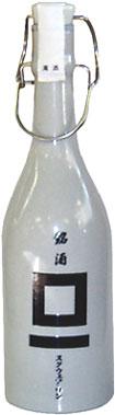 SQUARE ONE JUNMAI Characteristic Paying high respect to the traditional saké brewing skill and flavor, this saké has rich flavor and body to it.