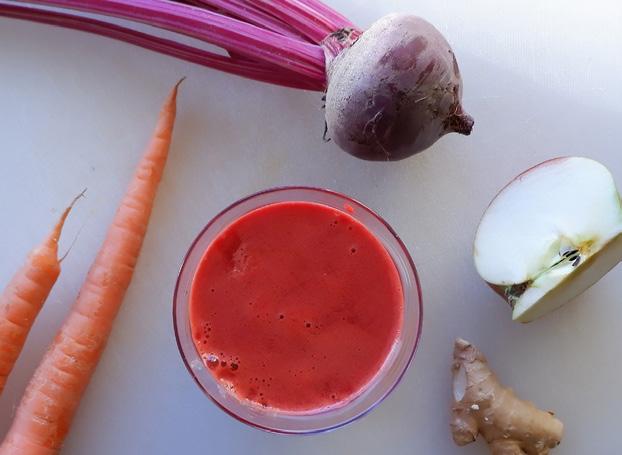 DAY 5 FRIDAY JOE CROSS 7 DAY JUICE CHALLENGE Beet-Tastic Cauliflower Spinach Soup Try drinking this juice before a workout, as beets help lower blood pressure and improve physical performance, or any