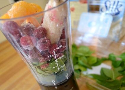cup strawberries 1 cup mango ½ cup grapes liquid: ½ cup yogurt + ½ cup water 1