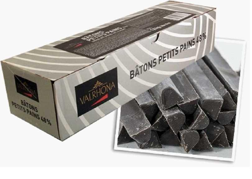 garnish. Flavor/Variety 130348 Valrhona 1/6.6 LB Bag 55% Cacao Dark Chocolate Batons - 44% Cacao Chocolate batons for baking applications.