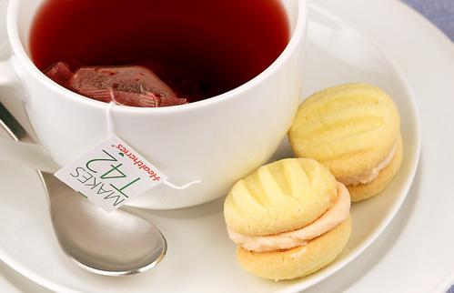 MAKES 15 60 Mini Raspberry Melting Moments These delicate biscuits are the perfect accompaniment to a nice cuppa!