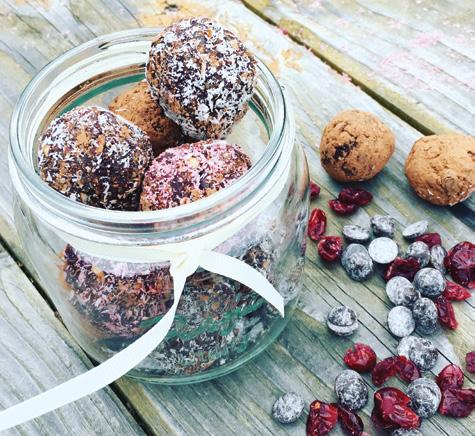 MAKES 20 PREP 15 Cranberry & Chocolate Bliss Balls Easy, nutritious and delicious! Bliss balls with cranberry and chocolate a delightful snack, Christmas gift idea or addition to any dessert menu.