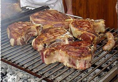 - sirloin or veal beef steak - salt - pepper To have a good Florentine steak, the meat must be of excellent quality (possibly Chianina breed) and it must have the bone (shaped like a T).