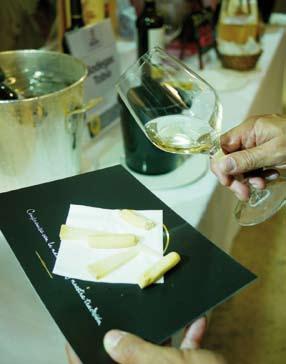 The show provides a meeting point between the top cheese makers in Spain and buyers from speciality shops, restaurants, hotels, food distributors, purchasing centres, supermarkets, sommeliers and the