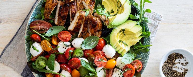 Chicken Caprese Salad Tuesday 1st January COOK TIME PREP TIME SERVES 00:10:00 00:20:00 4 This delicious Caprese Salad with juicy pan-seared chicken and creamy avocado is such an easy option for a