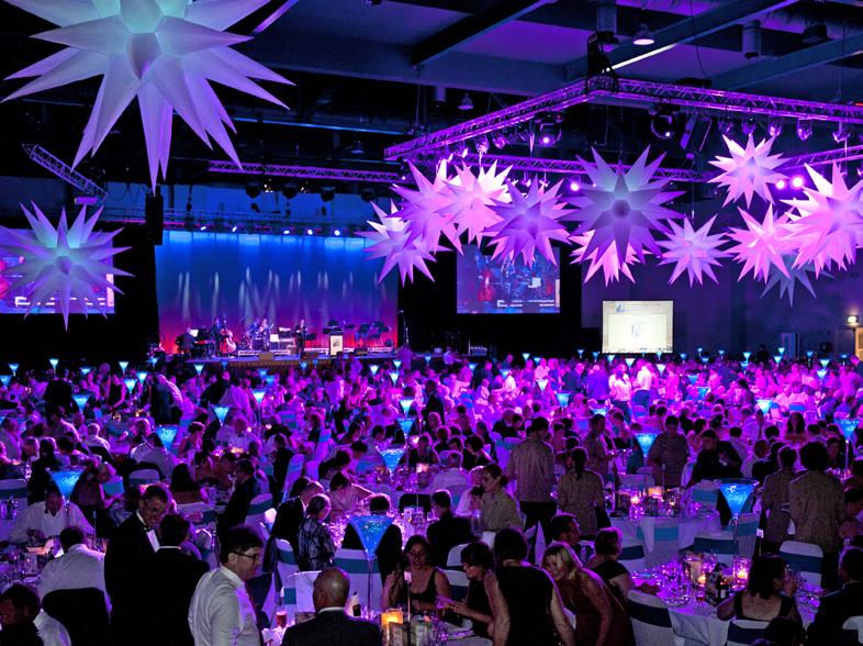2015 GRADUATION AND AWARDS PACKAGES Class of 2015 Celebrate this much anticipated occasion in style at the Darwin Convention Centre.