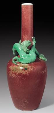 16. Vase with peach bloom glaze and a green enamelled dragon Qing