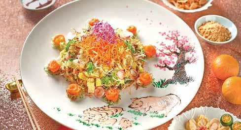 New Yu Sheng Stars MIN JIANG Prosperity Fa Cai Yu Sheng 发财鱼生 This beautiful platter by Master Chef Chan Hwan Kee 曾繁基 of Min Jiang stands out for the gorgeous painting on the plate personally