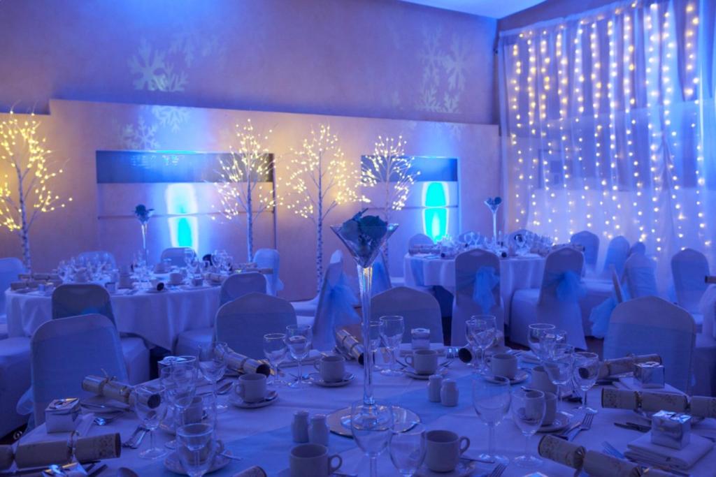 THEMING, ENTERTAINMENT & DRINKS PACKAGES WINTER WONDERLAND Be immersed in a