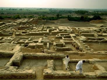 URBAN DEVELOPMENT Walled Cities Cities in, the Indus Valley, and Shang China were walled for protection from invaders.