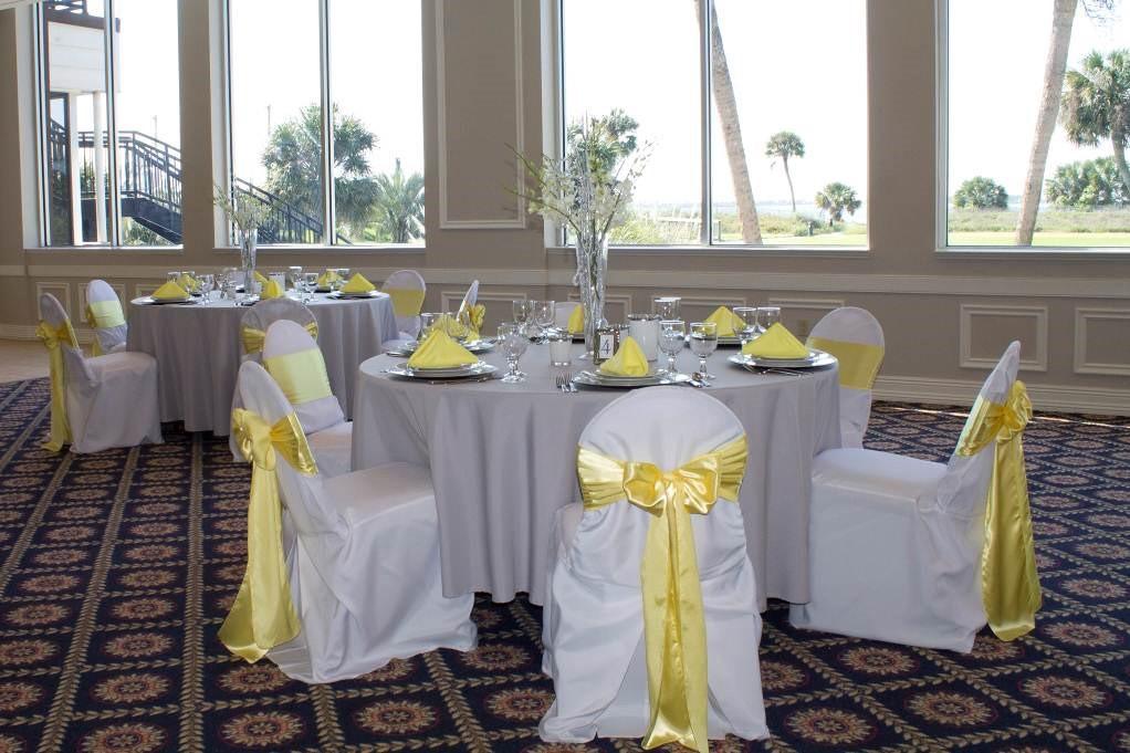 Dining Room $850 Room Rental Accommodates 100 guests* The Dining Room is noted as one of our most scenic rooms, boasting a panoramic view of the bay.