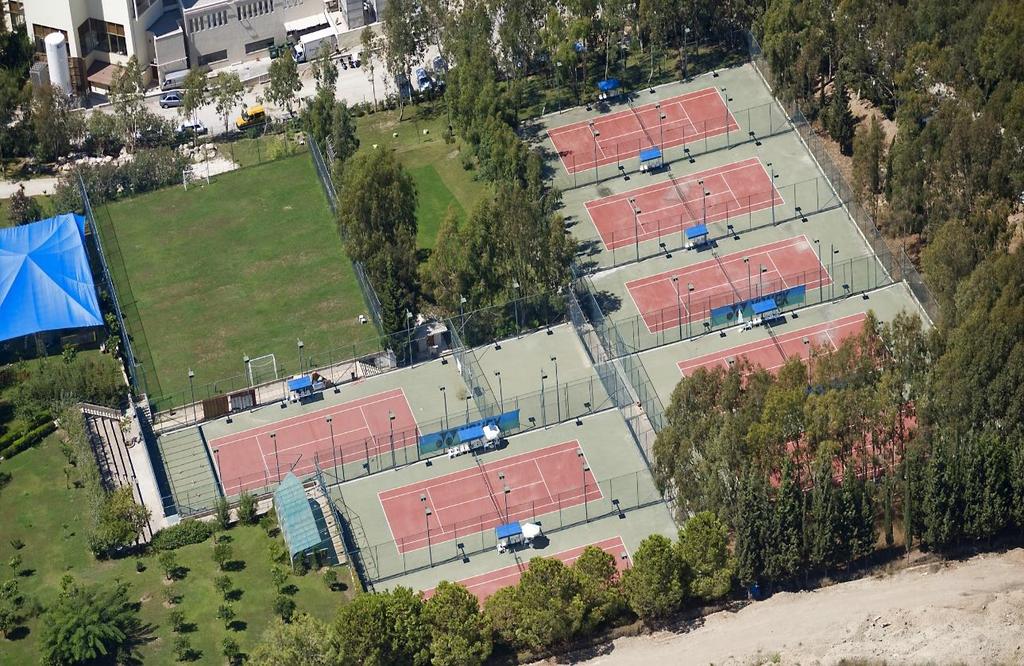 services 6 Tennis courts (hard ground) Squash court and illumination / Squash equipments