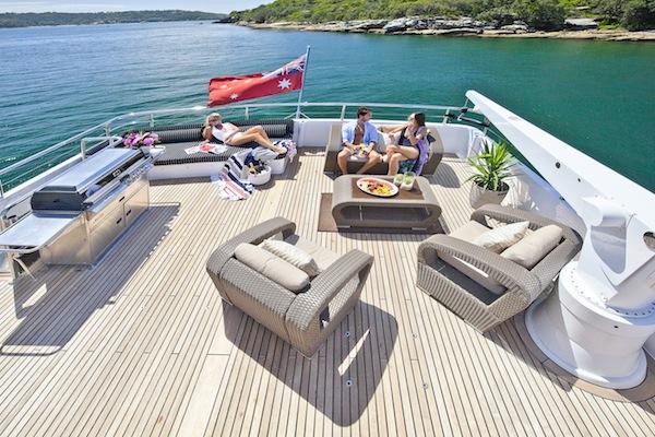 with alfresco area Cabins o 2 x Queen cabins with en-suite o 2 x Twin cabins Liveaboard charters available for 8 guests Special Features Large LCD TV s