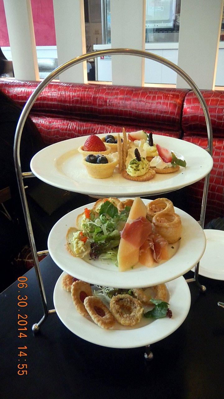 238.00 30.51 22.67 Mon, Jun 30, 2014 31 Afternoon Tea Set for Two in Chinese Includes two drinks.