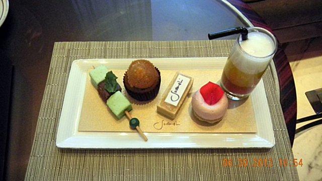 0 0 Sun, Jun 30, 2013 43 Sodashi Afternoon Tea Set for One (Dessert Plate) in Chinese MO Bar G/F The Landmark Mandarin Oriental 15 Queen's Road