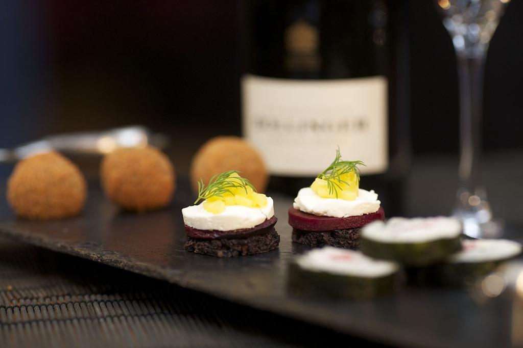 Canapés The perfect accompaniment to a chilled glass of bubbles with your drinks reception Option 1 Chose any 3 items, 7.50pp+vat Option 2 Chose any 5 items, 10.