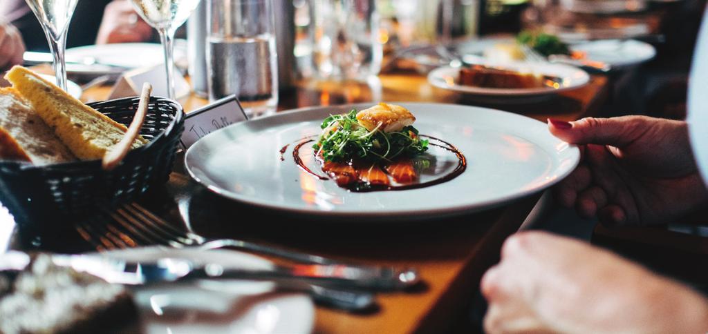 Companies loosen purse strings Expense policies are increasingly ﬂexible. Restaurants stand to benefit.