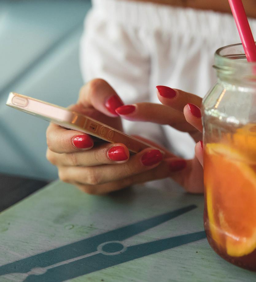 Business diners embrace mobile technology Travelers lean heavily on online research, dining-related mobile apps, social media One thing that s crystal clear from the study: business travelers of all