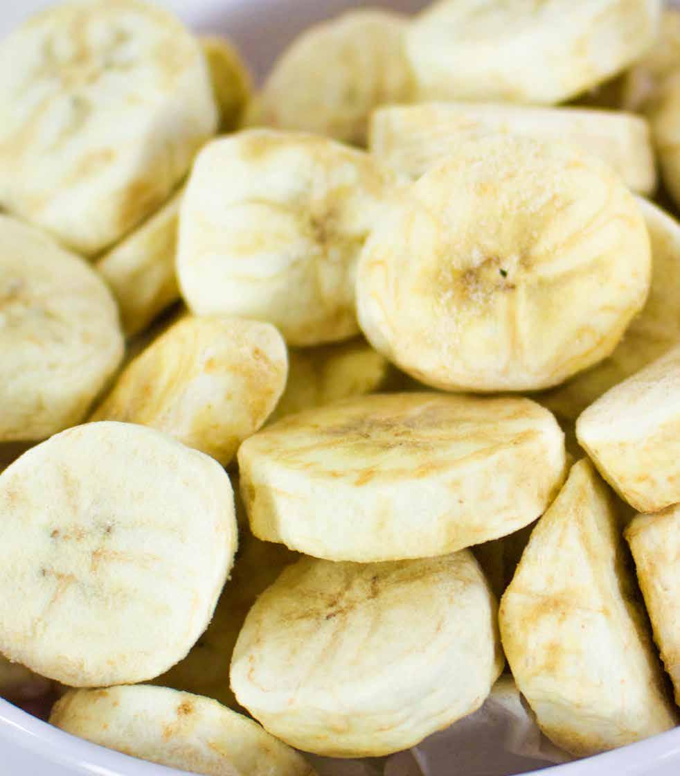 APPLE straight up BANANA straight up Bite size delicious Australian apple slices, freeze dried to safeguard the flavour and