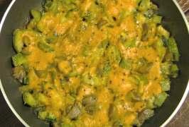Colored mix: 1 cup beans, 1 cup parsley, 1 cup chopped mushrooms, 1 medium onion, 1 potato, 1 sweet potato, 1 carrot, 1 Cup corn, 3 vegan sausages (or any other kind), 2 tablespoons tomato paste, 2