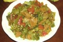 Sausage dish: 1 medium onion, 1 tomato, 1 cup chopped mushrooms, 1 cup chopped okra, 1 cup bell pepper, 2 cups chopped lettuce, 1 cup of vegan sausage chopped (or tofu), 1 garlic clove, 1 table spoon