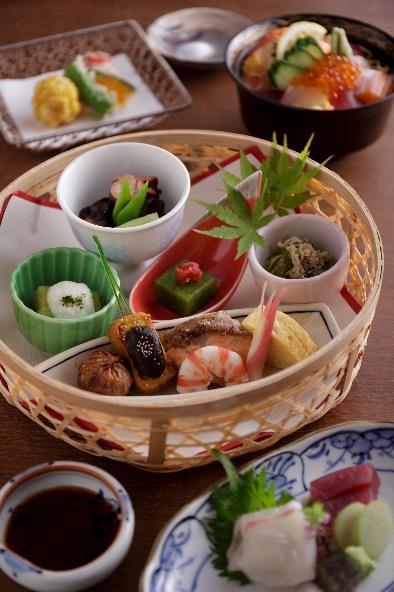 lunch-only menu SUMMER LUNCH BASKET 3,500 Sesame Tofu Topped with Wasabi (Japanese Horseradish) Carefully Selected Raw Fish of the Day Artfully Prepared by Our Chef, Served with Vegetable Garnish,