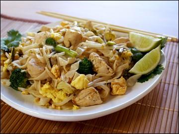 Chicky Pad Thai PER SERVING (½ of recipe about 2½ cups): 285 calories, 4g fat, 625mg sodium, 32 carbs, 9g fiber, 13g sugars, 34g protein Prep: 20 minutes Cook: 10 minutes 2 bag House Foods Tofu