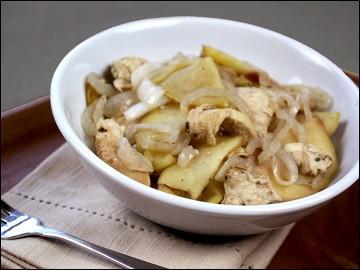 Sweet Apple & Chicken Stir-fry PER SERVING (½ of recipe, about 2 cups): 285 calories, 2.25g fat, 406mg sodium, 24.5g carbs, 4g fiber, 15.5g sugars, 40.