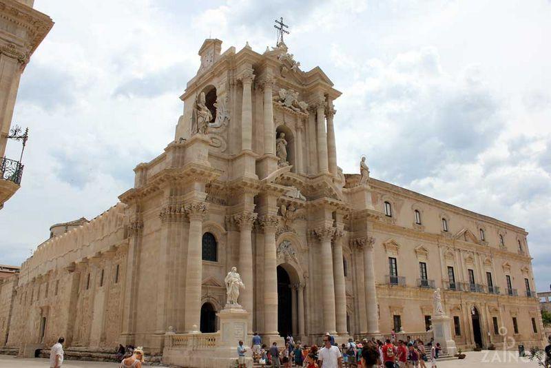 Siracusa became the largest, wealthiest city-state in the West and soon grew to rival, and even surpass, Athens in