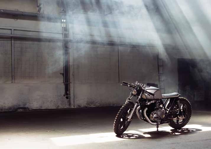 sturdy and stylish chassis: like a motorcycle chassis of the legendary café racer.