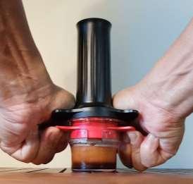 mode) Keep squeezing until espresso is fully extracted in 30 ~ 35 seconds Espresso extraction starts and easier to maintain the following