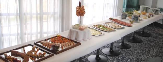 COLD AND WARM BUFFET ABOUT 20 PERSONS APPETIZERS BUFFET COLD DISHES CHF 33.00 PER PERS.