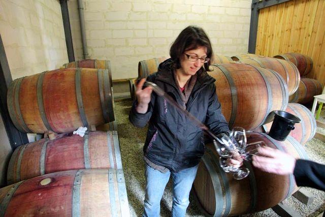 Tasting from the barrel with the 2014 I tasted a few wines with Valérie and a caviste from Lille who came for a visit with his wife and baby girl : Aurélien Chutaux opened hiw wine shop Les Vins