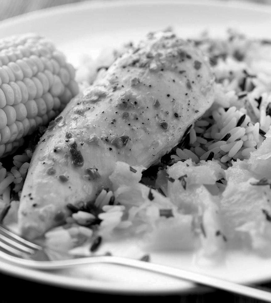 48780 rev2 29/4/08 14:32 Page 15 TUESDAY Maple-glazed Chicken with Corn-on-the-cob and Crushed Butternut Squash Preparation time: 15 minutes, plus marinating Cooking time: 35 minutes Serves: 4