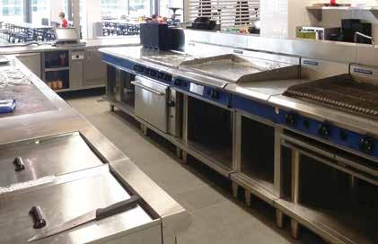classroom. IN THE KITCHEN Moffat s local distributor in Singapore, Royal Equipment s Willy Ong, has enjoyed a long working relationship with Chef Stroobant at the school.