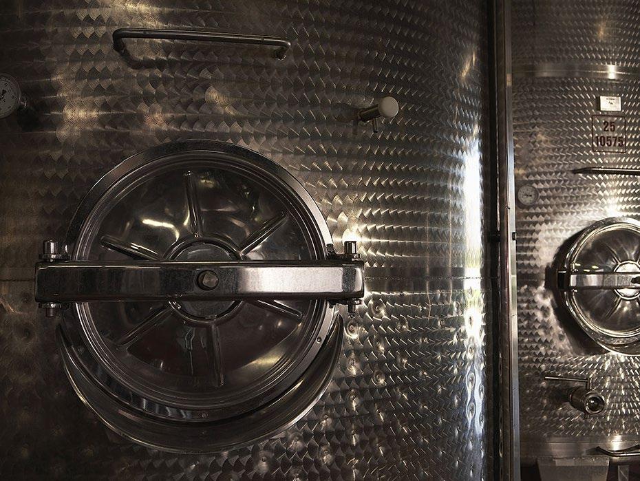 The 3 grape harvests are vinified separately in stainless steel, heatcontrolled vats.