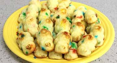 FUNFETTI 1 cup pancake mix 1 cup yellow cake mix 2 eggs 425 F Preheat oven to 425 degrees. 1 tsp. vanilla extract 1 cup milk 3 tbsp. rainbow sprinkles 10-12 Min.
