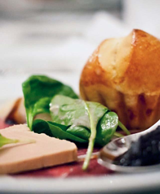 delicate elegance C A T E R I N G At our events we offer classic and renewed Hungarian and international dishes prepared