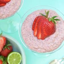 Puddings & Porridges 4 servings Strawberry Hemp Chia Pudding 6 Tb chia seeds 1 cup frozen or fresh strawberries 1 3/4 cups hemp milk (recipe below), or any other nut milk of choice ½ tsp cinnamon